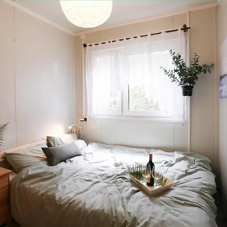 Bialy Domek Przy Jeziorze Vakantiehuis *